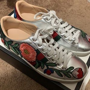 Gucci floral embroidered sneakers